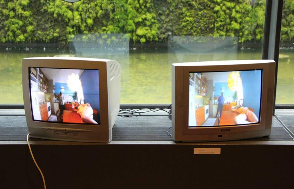 Ögrandi sýning ungra listakvenna sem vakti gamalkunna hneykslan