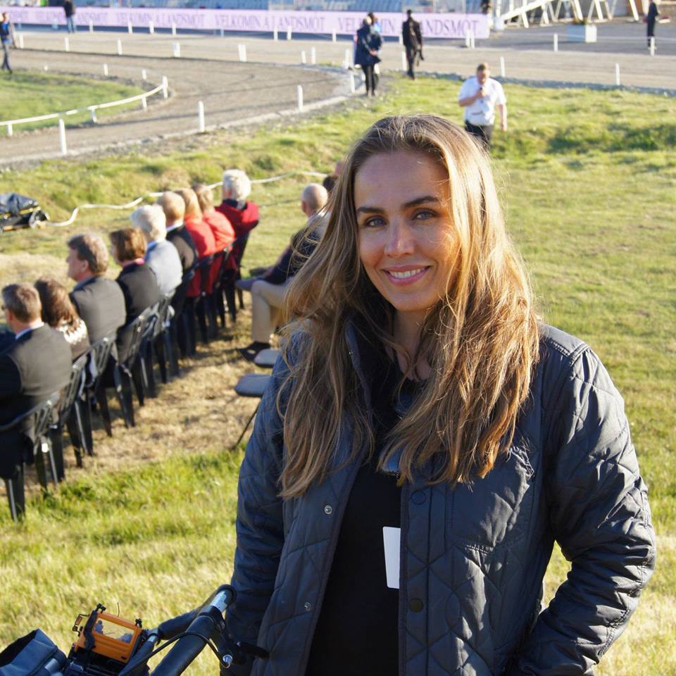 Ellý Ármanns deilir rúmi með dóttur sinni: Búa í herbergi fyrir ofan skemmtistað og sofa með eyrnatappa