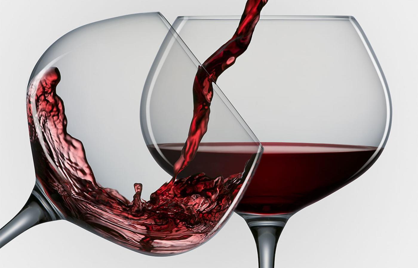 Рюмка красного вина. Красное вино. Бокал вина. Красное вино в бокале. Бокал красного вина.