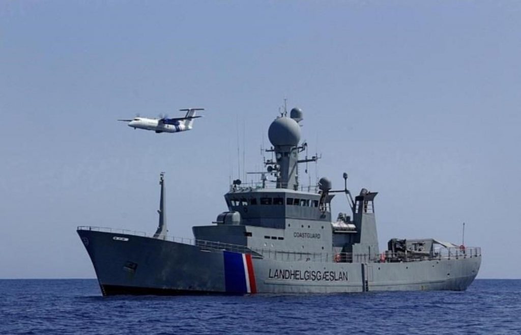 Tvö skip tekin við ólöglegar sæbjúguveiðar