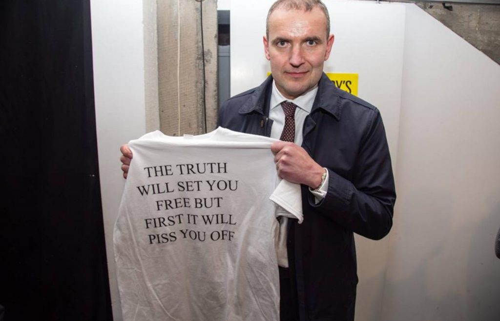 Nokkur orð um sviðslistir, hátíð og líkama.