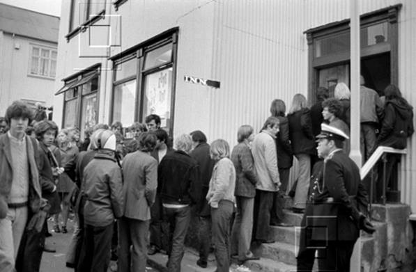 Robert Plant brynnir músum – 45 ár frá Zeppelin tónleikunum