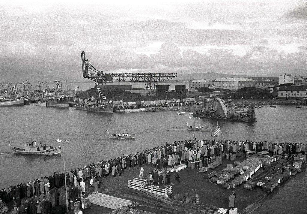 Sjómannadagurinn undir kolakrana