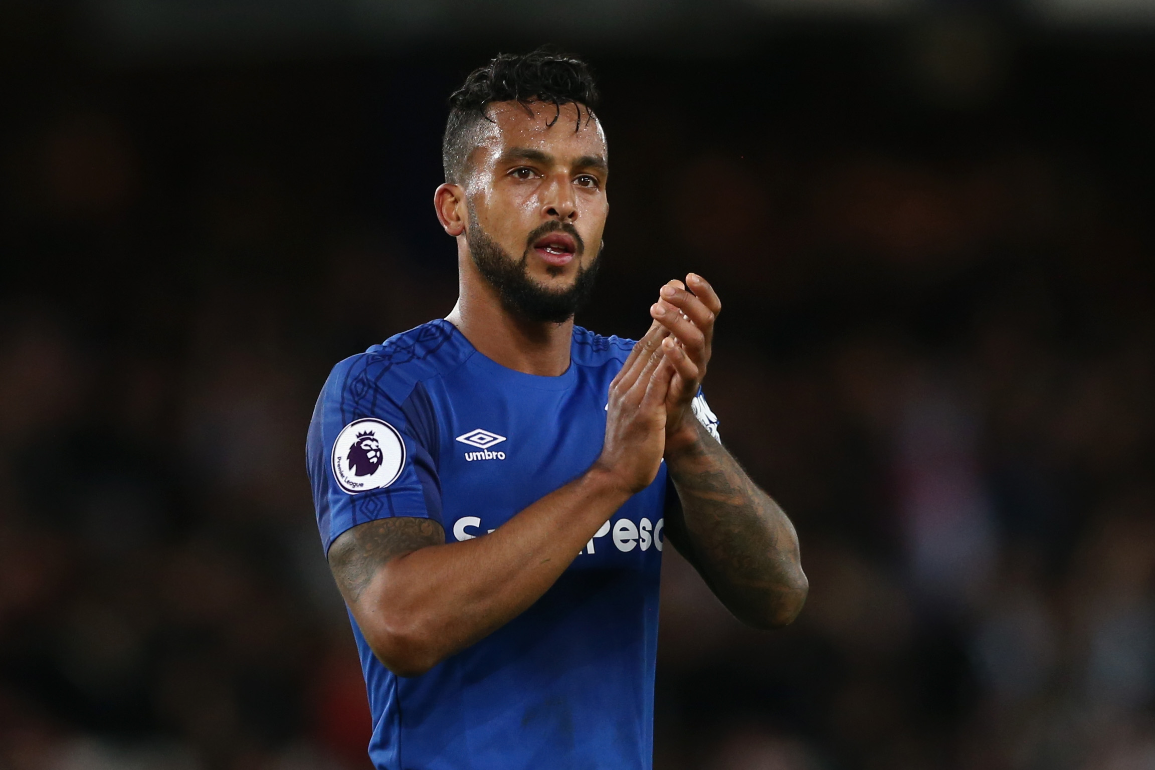 Walcott varar ungstirni Arsenal við