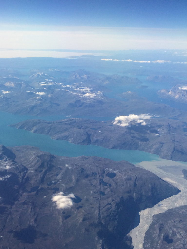 Milli Grænlands köldu kletta