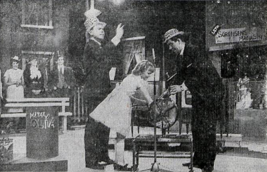 TÍMAVÉLIN: Fyrsta áramótaskaupið á RÚV var tekið upp í einu rennsli og minnti á vikulokaþátt