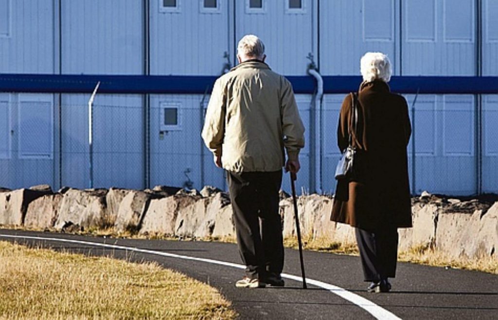 Eldri maður situr uppi með reikninginn – Var ekki skilgreindur sem aldraður