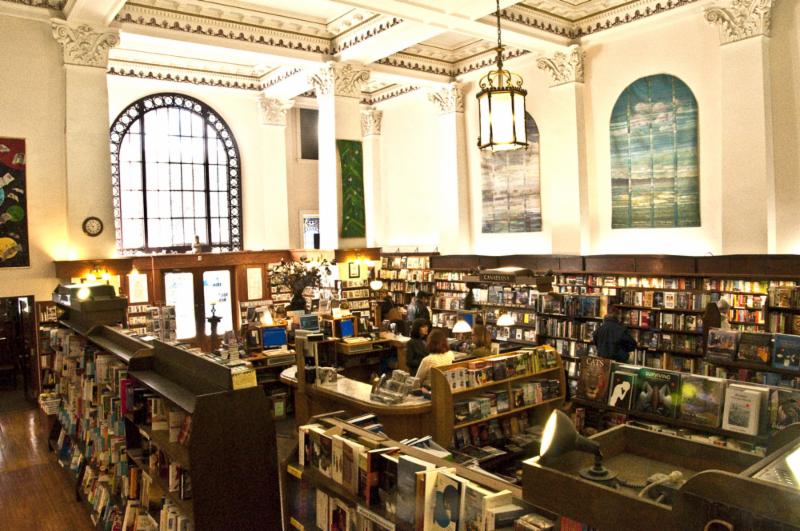 Bókabúð stofnuð af nóbelsverðlaunahafa