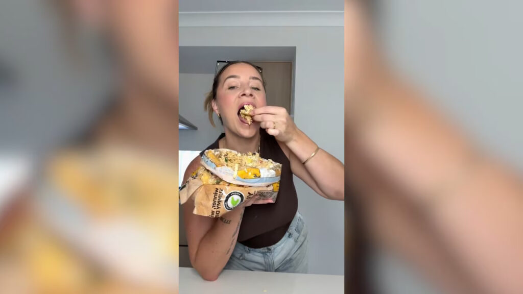 Eldaði kjúkling með nýstárlegri aðferð og netverjar ekki á eitt sáttir – „Þetta lítur ógeðslega út“