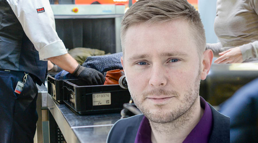 Sveini brugðið á flugvellinum: „Þegar ég sá þá draga upp skotfæri hugsaði ég með mér að nú væri ég í klípu“