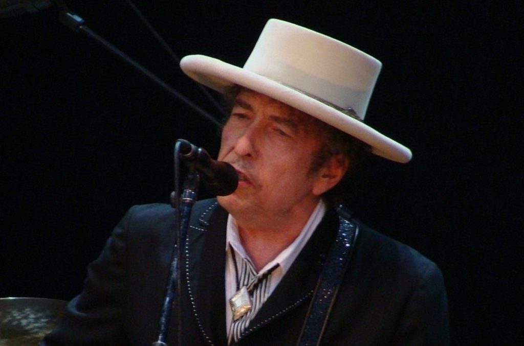 Bob Dylan sakaður um að misnota tólf ára barn árið 1965 - DV