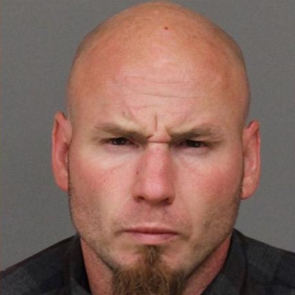 Hvítur öfgaþjóðernissinni skotinn til bana af lögreglunni