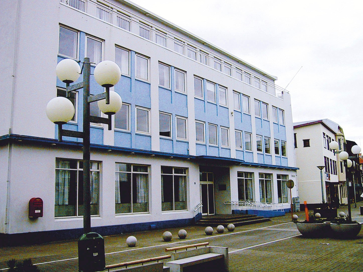 Ungur maður aftur dæmdur fyrir ofbeldi og hótanir – Sleppur með skilorð af því hann var á skilorði