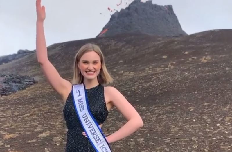 Fegurðardrottningin Elísabet Hulda tók síðkjólinn með sér að gosinu