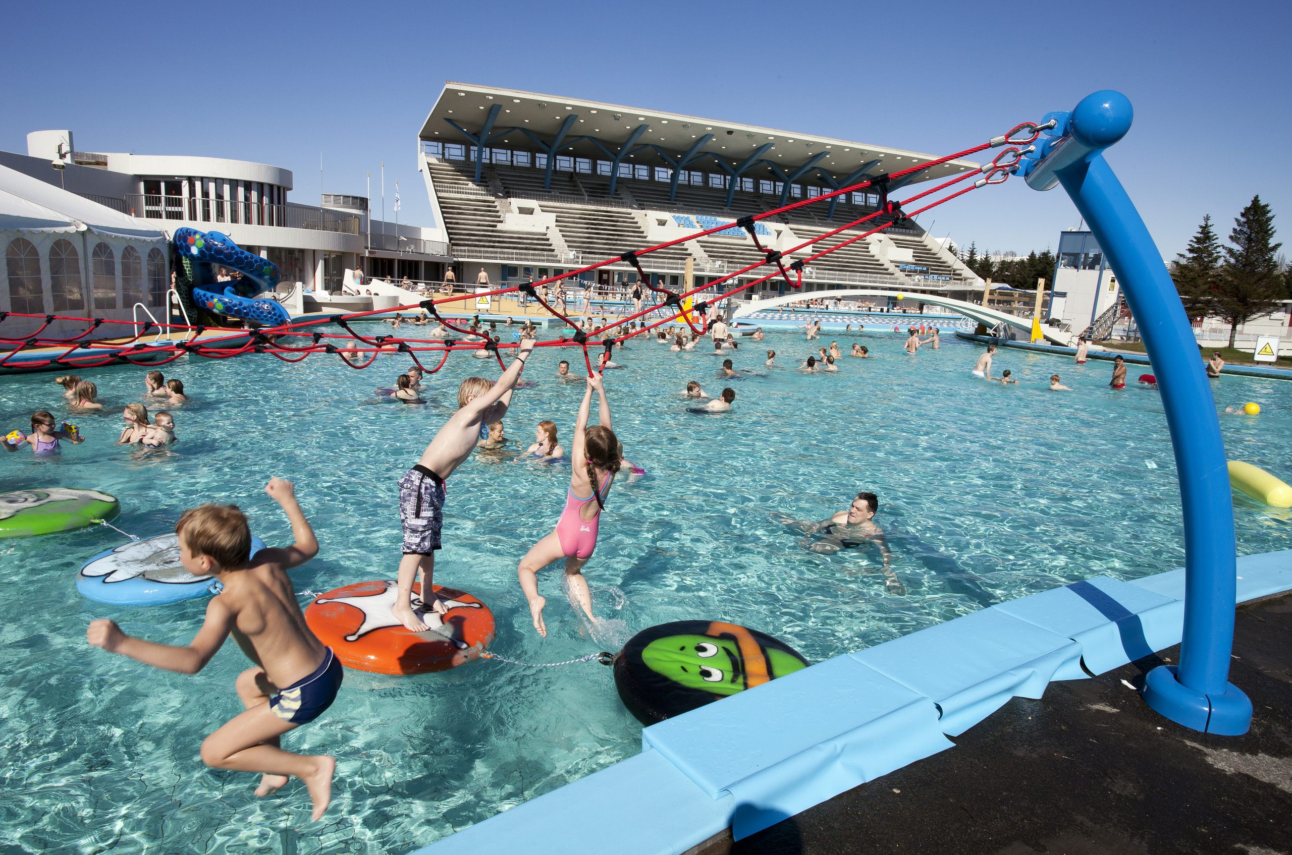 Go to swimming pool. Геотермальный бассейн Laugardalslaug. Go to the swimming Pool. Swimming in the swimming Pool. Go swimming.
