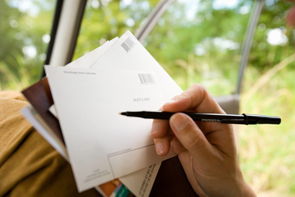 Betra er seint en aldrei – Póstkort skilaði sér á leiðarenda eftir 42 ár