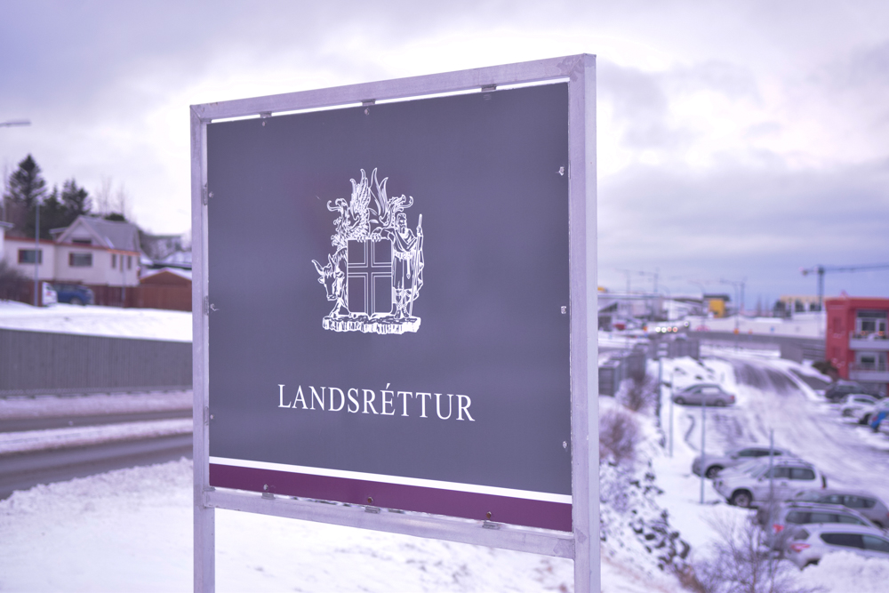 Moški obsojen zaradi nasilja nad starši in drugih kaznivih dejanj