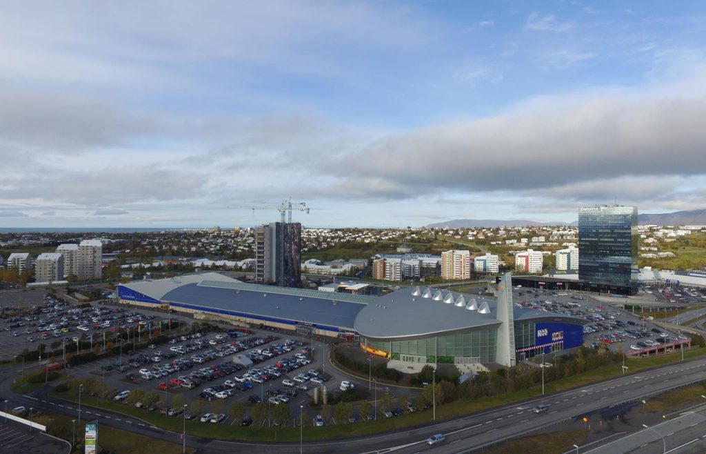 Segjast ekki enn hafa fengið greitt fyrir söluna á Cafe Adesso og Sport & Grill