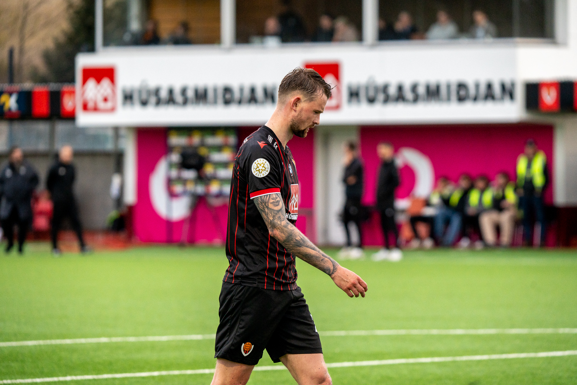 Víkingur ponižal Vestra, Valur se je vrnil in zmagal dramatično