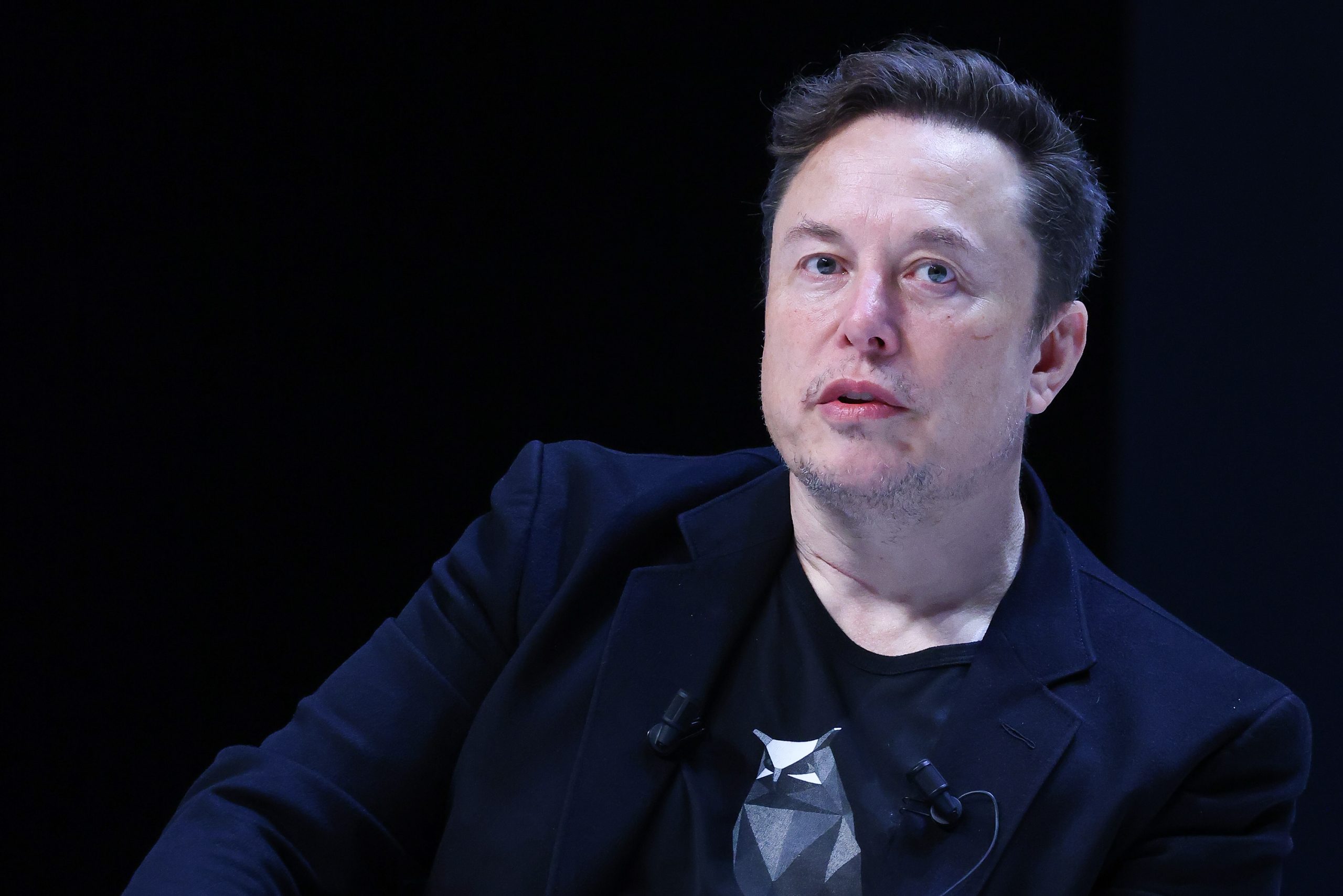 Elon Musk ætlar í mál við Apple – „Hvað er í gangi? Forvitnir vilja vita“