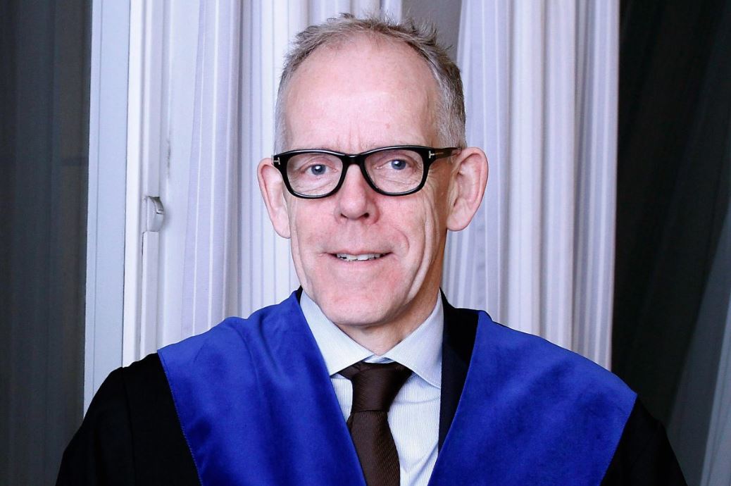 Bendir fyrirtækjum á að beina frekar stuðningi sínum til fjárvana HSÍ