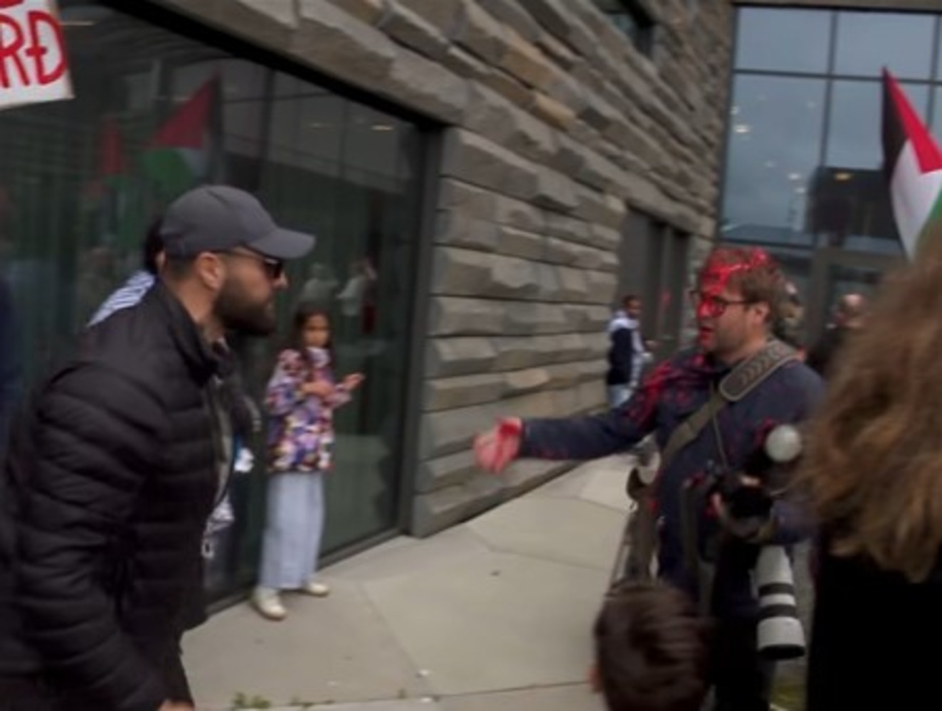 Morgunblaðið obtoženo uprizoritve napada, v Ukrajini protesti zaradi sporne zakonodaje