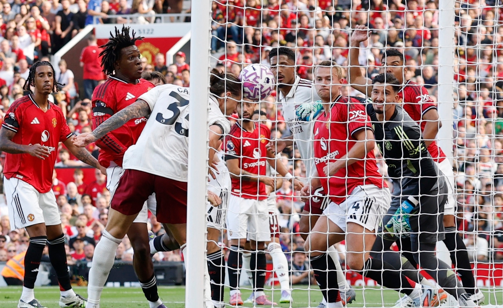 England: Arsenal vann stórleikinn á Old Trafford