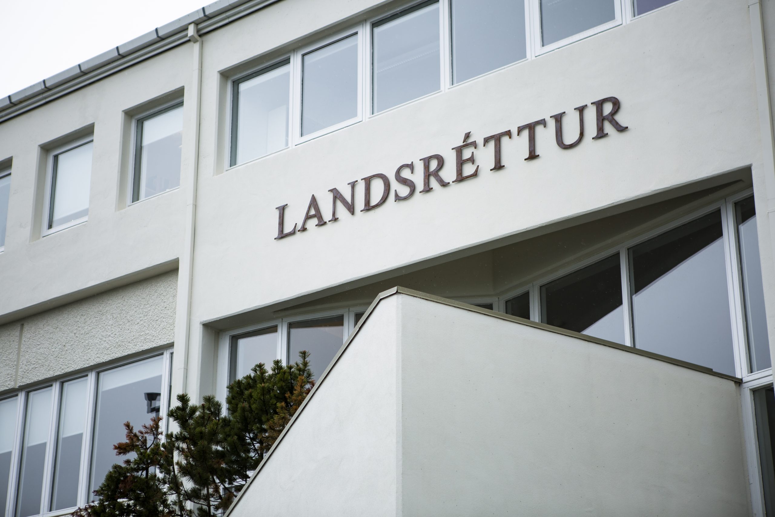 Fjölskyldudrama í Landsrétti – Greip í taumana þegar aldraður faðir hans kynntist nýrri vinkonu og há upphæð hvarf af bankareikningi hans