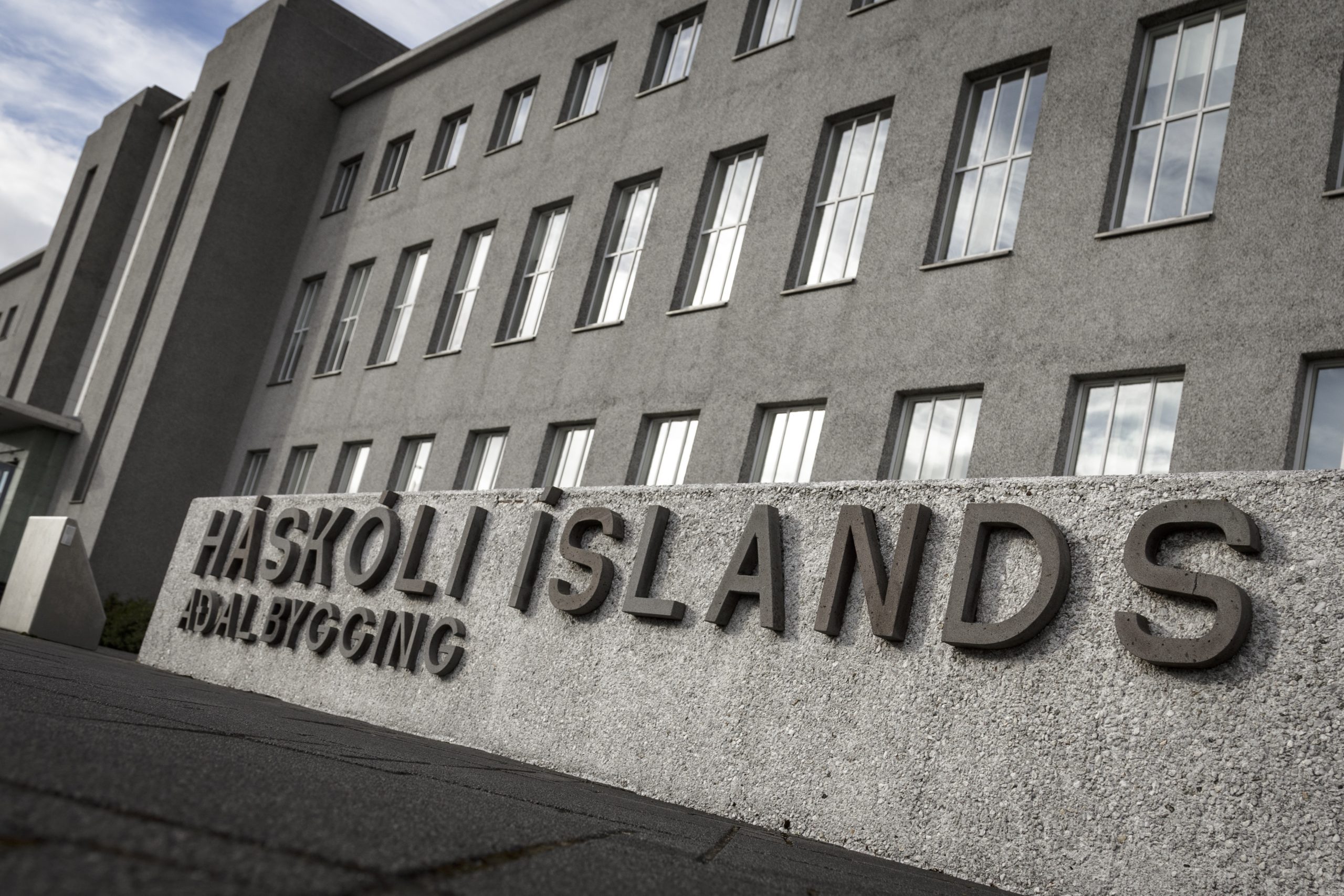 Ósátt við hækkun skráningargjalds – HÍ ætti frekar að lækka reikninginn á Jómfrúnni