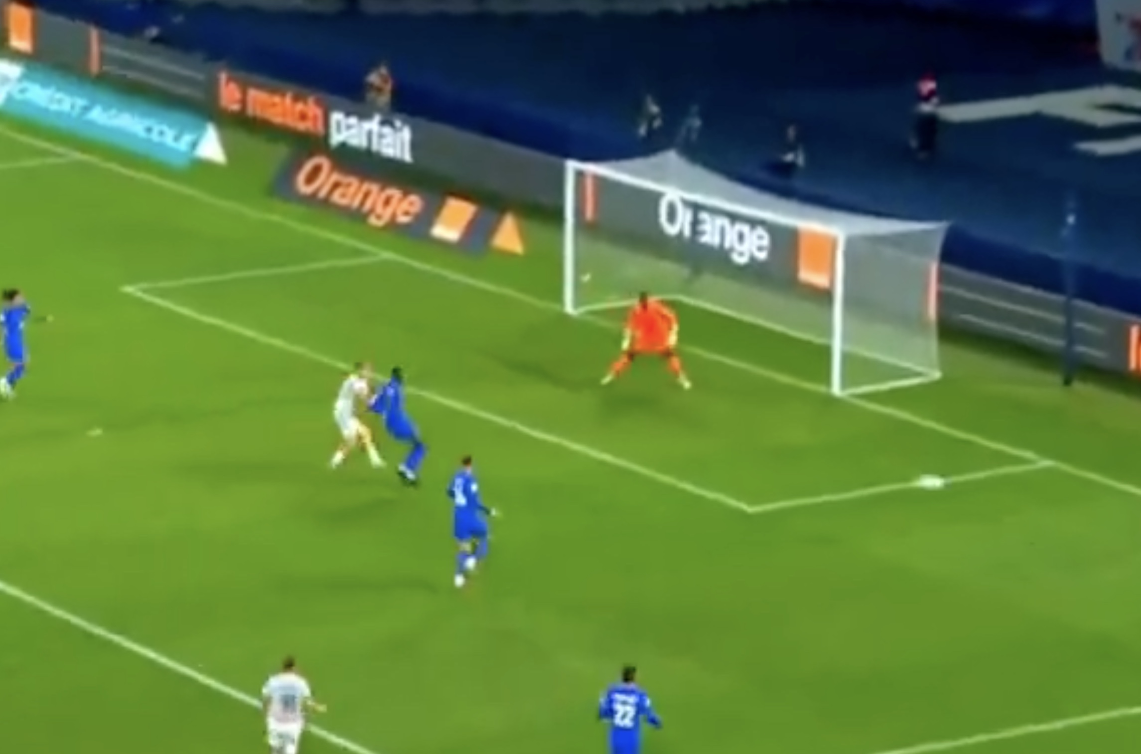 Íslenska landsliðið hreinlega rænt stigi í París – Sjáðu brotið sem var dæmt á Andra Lucas