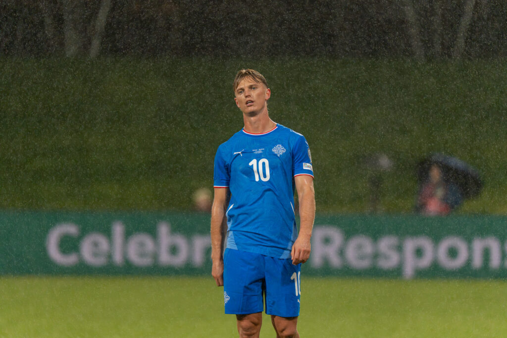 Nálgast ráðningu á nýjum stjóra Alberts