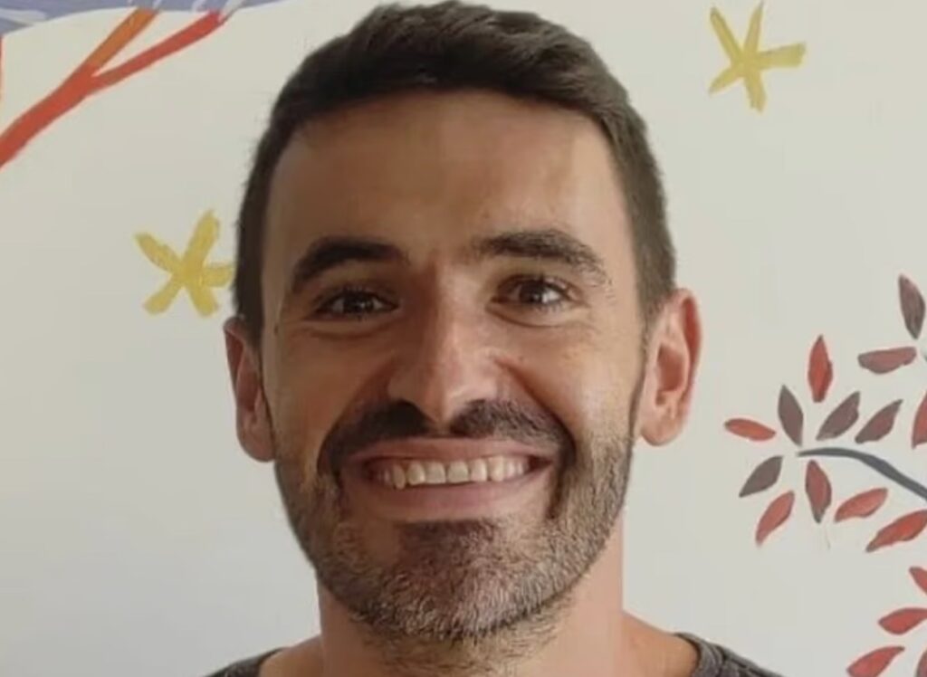 Lést eftir að hafa dottið á búðarglugga um helgina – Glerbrot stakkst inn í kvið hans