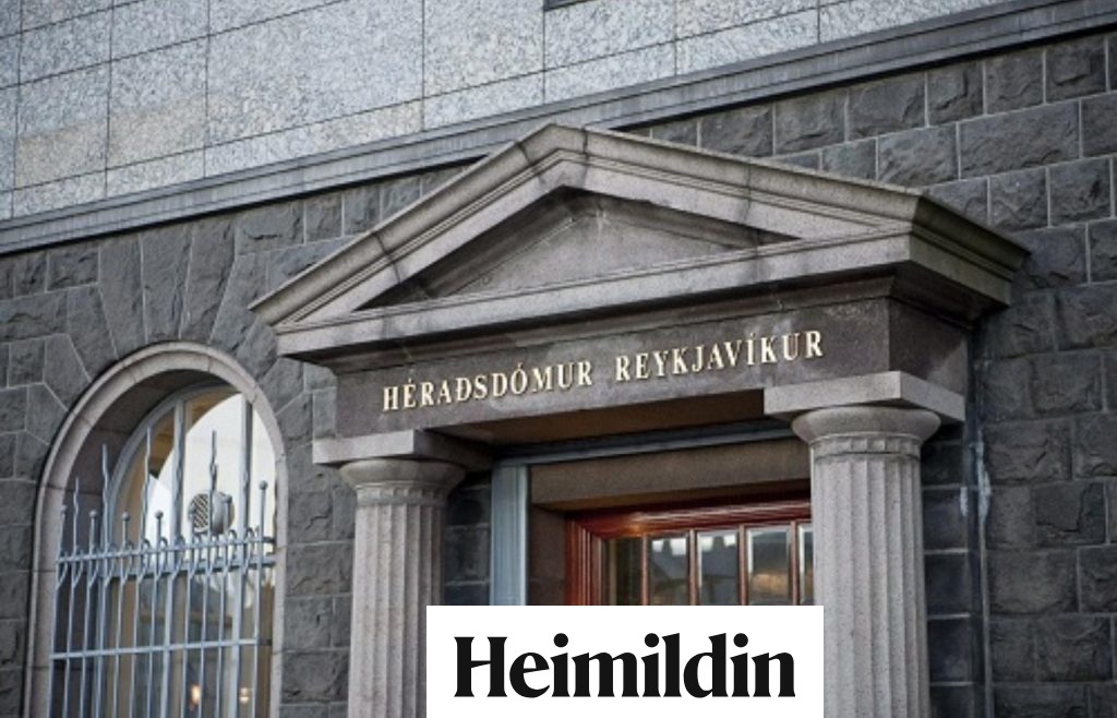 Maður sem hlaut fimm ára dóm fyrir kynferðisbrot starfaði á Heimildinni og var handtekinn þar