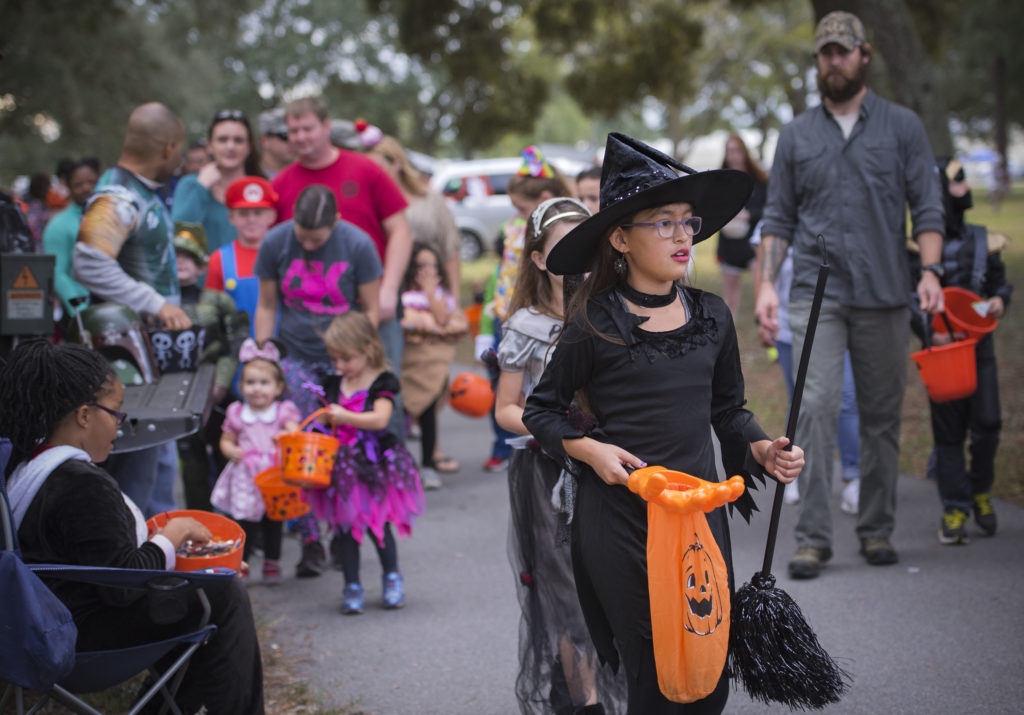 Illindi og hótanir vegna frestunar hrekkjavökugleði – „Þetta býður upp á svekkelsi og leið börn“