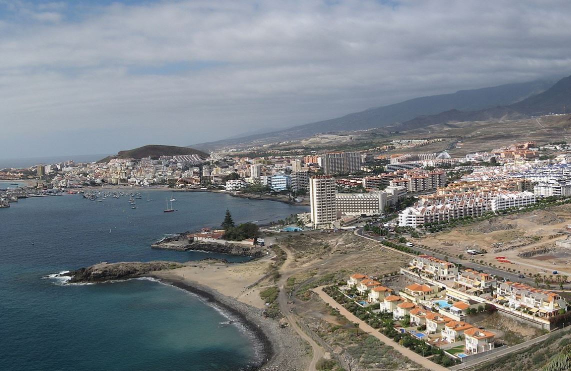 Martröð fjölskyldu á Tenerife – Læstu sig inn í herbergi á meðan innbrotsþjófur athafnaði sig