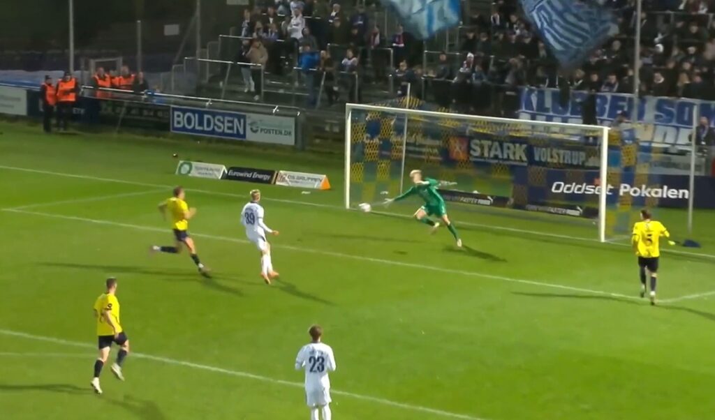 Viktor Bjarki heldur áfram að slá í gegn – Sjáðu mark hans í gær