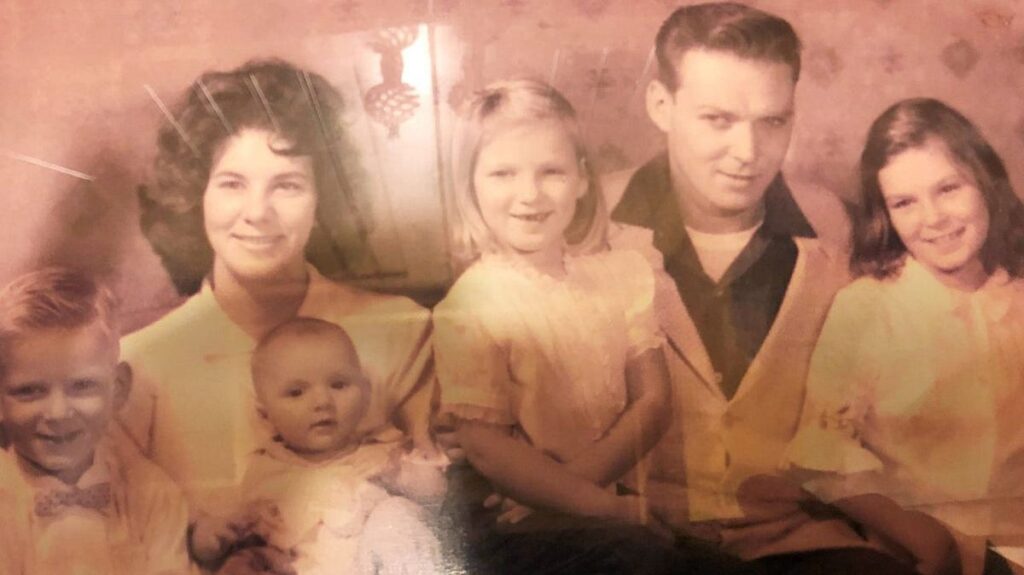 Héldu að faðir þeirra hefði yfirgefið þau – Uppgötvun í kjallaranum sneri öllu á hvolf