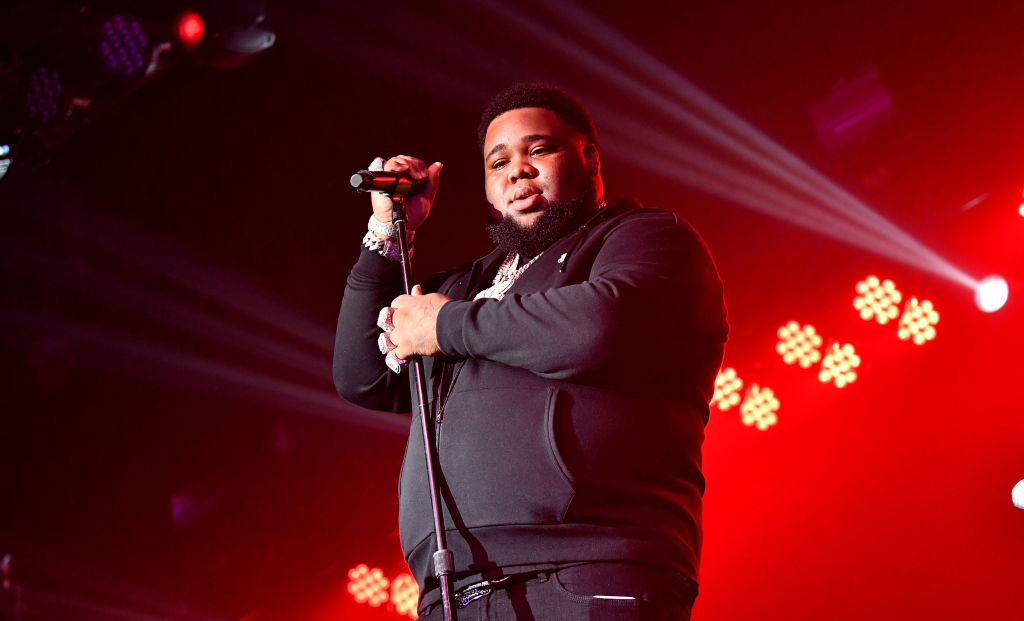 Handtekinn sama dag og hann var tilnefndur til Grammy-verðlauna