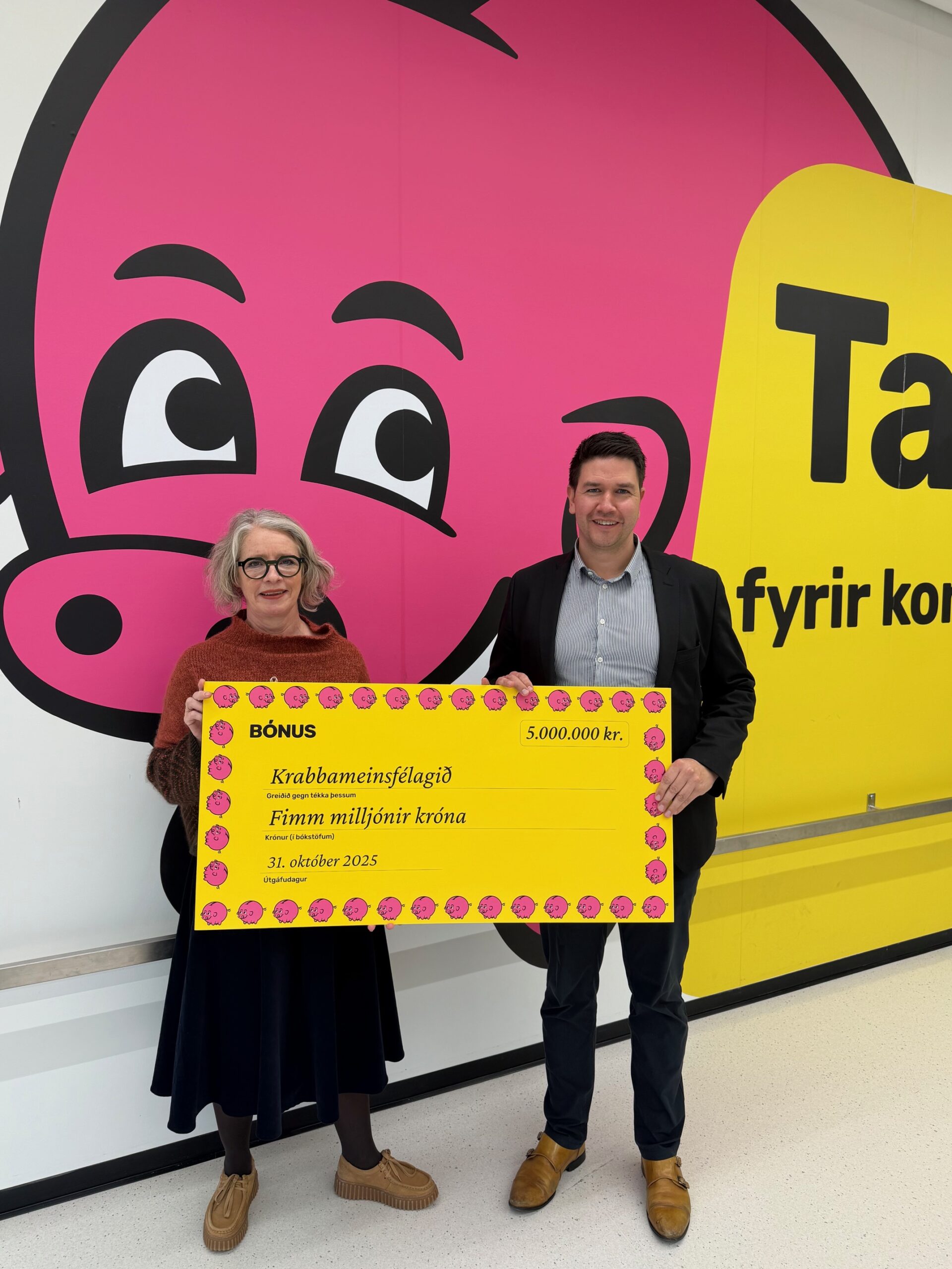 Bónus og viðskiptavinir styrkja Krabbameinsfélagið um 5 milljónir króna