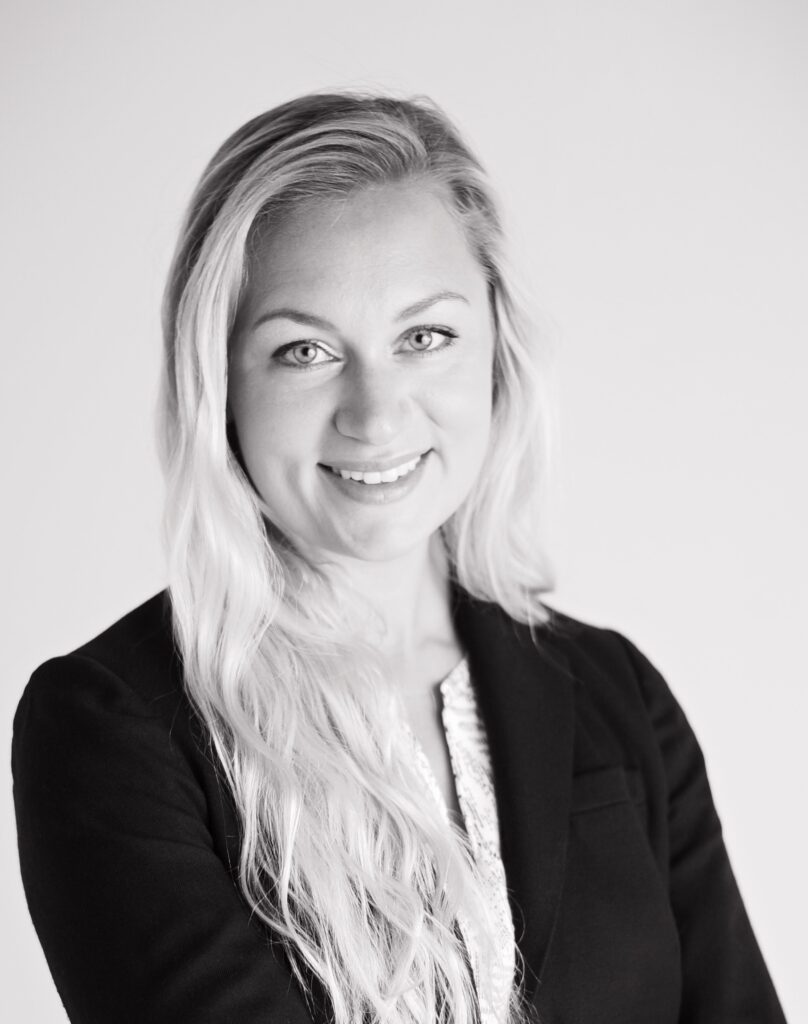 Umdeildur blaðamaður er myrtur – Lestu fyrsta kafla Sleggjudóms