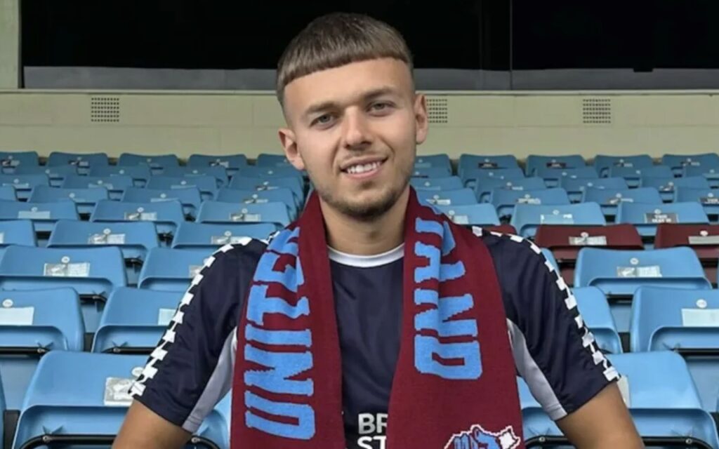 Staðfesta að leikmaður þeirra hafi orðið fyrir hnífaárás – Tíu stungnir um borð í lest á Englandi