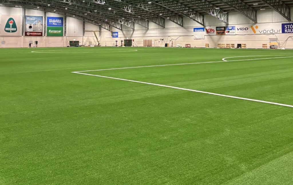 Knatthöll í Kópavogi í yfirhalningu – Fyrsti svona völlurinn á landinu