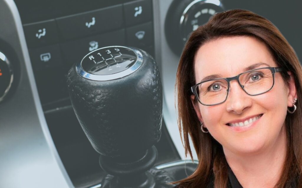 Þuríður vill að ökunemar sem taka próf á sjálfskiptan bíl fái líka réttindi á beinskiptan