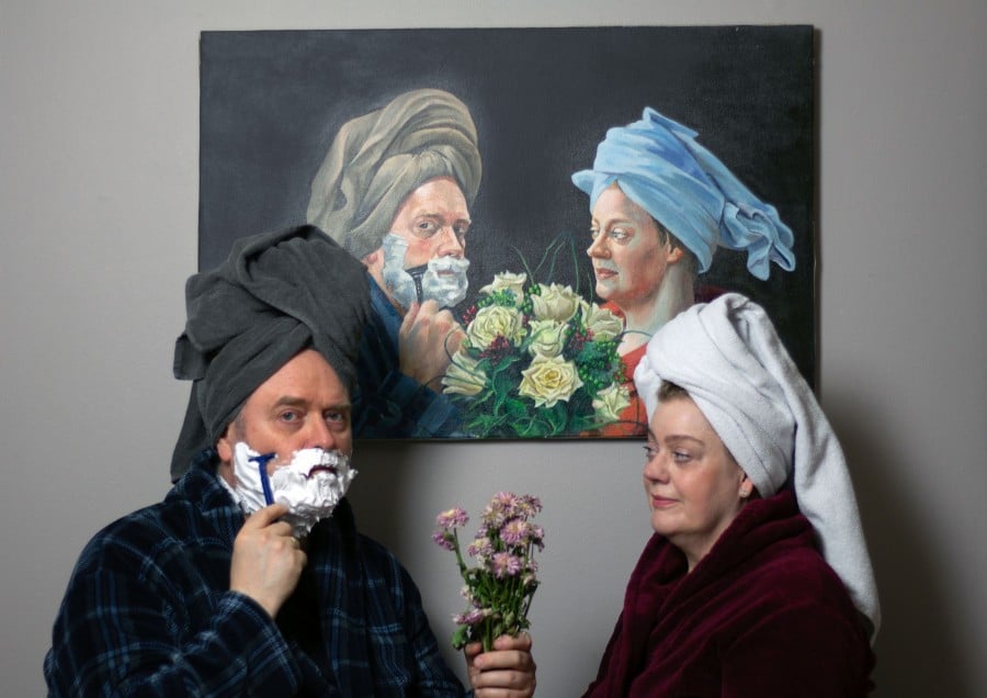 Endurskapar málverk föður síns