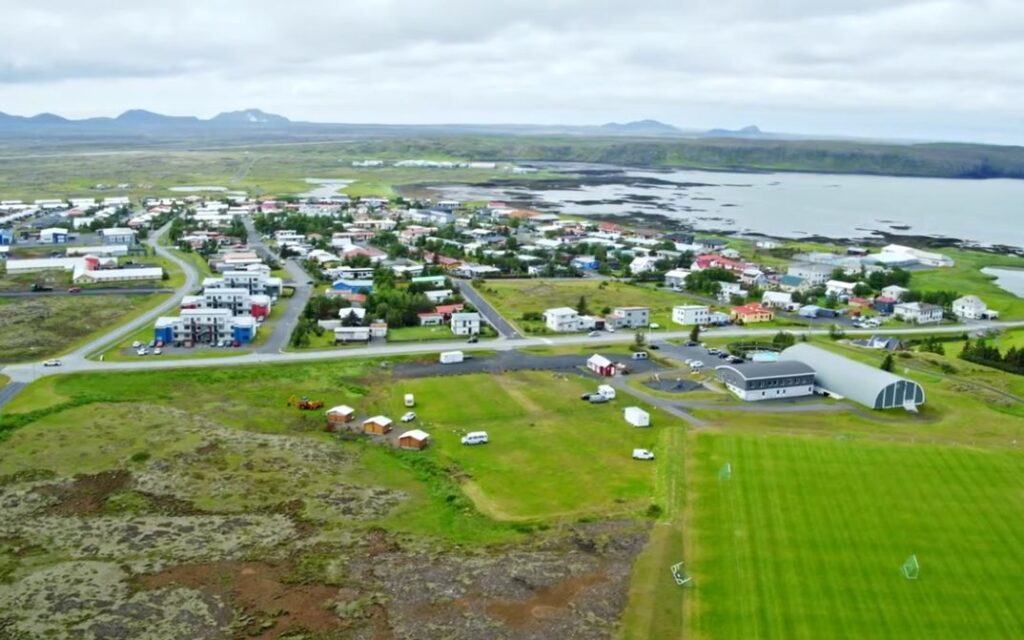 Kona úr Vogum sökuð um ofbeldi í garð sjúkraflutningamanns og lögreglumanna