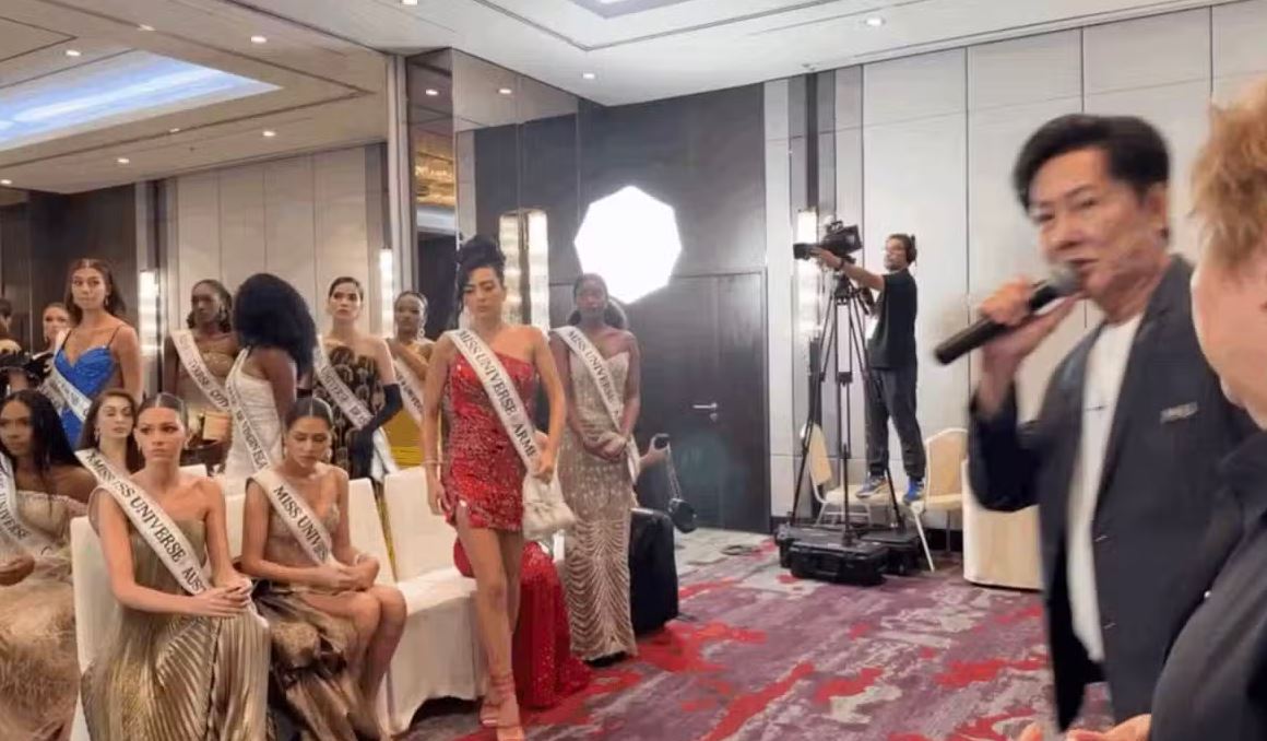 Drama í Miss Universe: Keppendur gengu út í mótmælaskyni eftir að framkvæmdastjóri niðurlægði eina þeirra