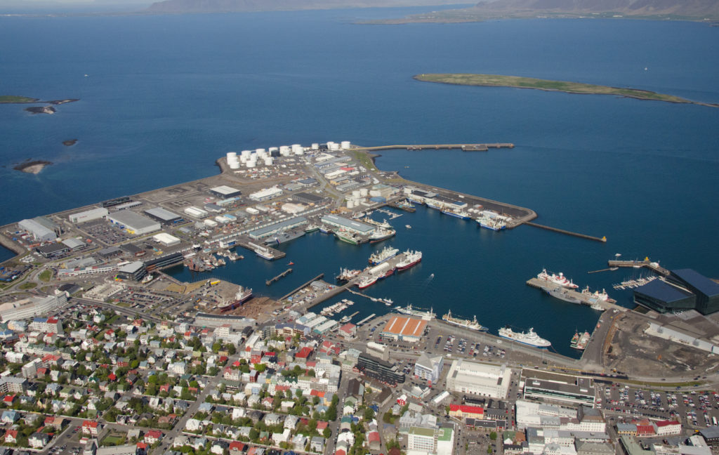 Þurfa að greiða háa upphæð eftir að brot á siglingareglum ollu næstum stórslysi skammt frá Reykjavíkurhöfn