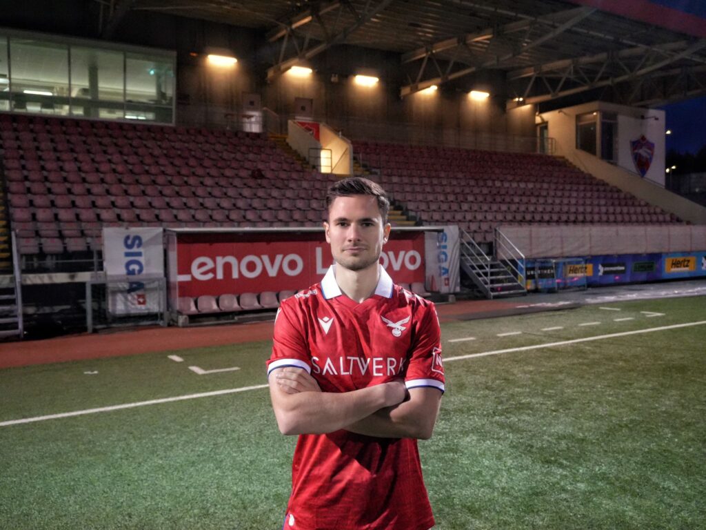 Jónatan Ingi slekkur í öllum kjaftasögum – Skrifaði undir nýjan samning við Val