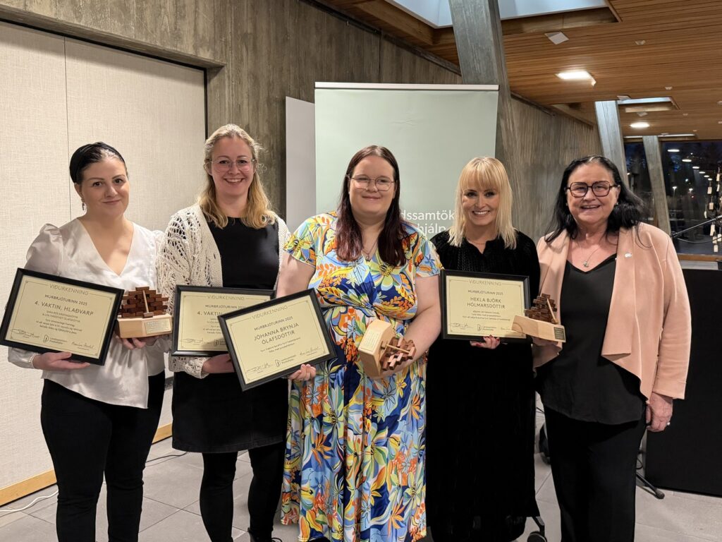 Sara, Lóa, Jóhanna og Hekla hljóta Múrbrjótinn í ár