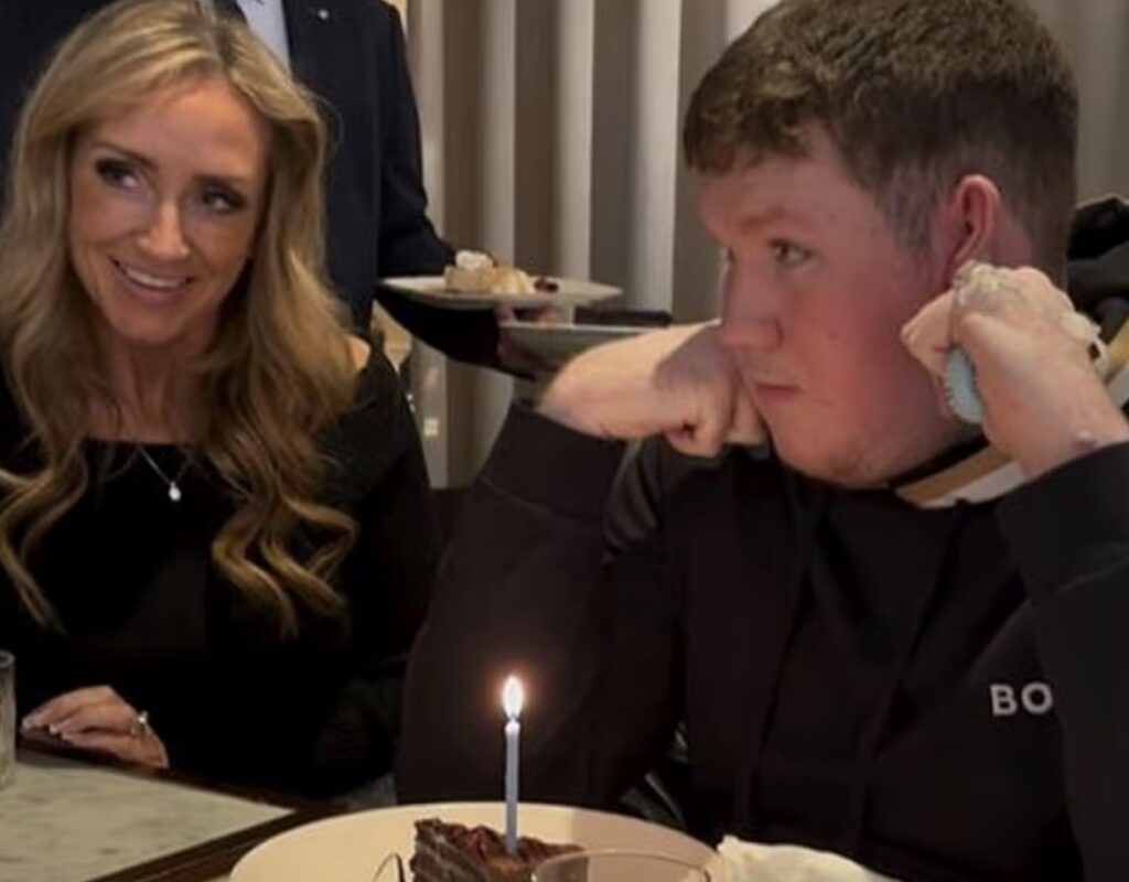 Sendir einhverfum syni sínum fallega afmæliskveðju – Myndi óska þess að hann vissi hversu mikið þau elska hann